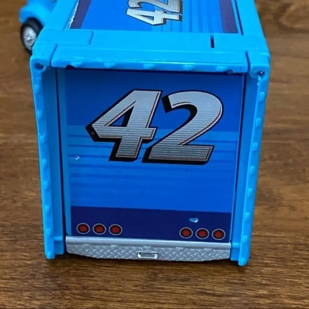 DISNEY PIXAR Cars Vintage Dinoco Cal Weathers Hauler Semi Truck 42 - Picture 8 of 9